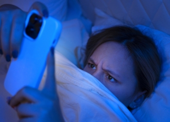 avoid screens and bright light before bed to protect your cardiovascular health.
