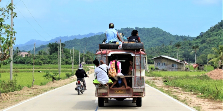 Bittersweet traveling in the Philippines