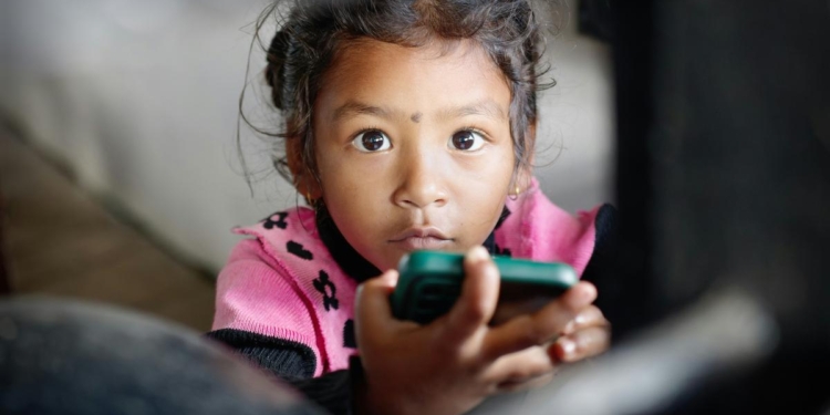 Early screen use stunts vital social, sensory growth of kids, experts warn