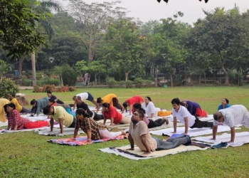 How do benefits of doing yoga in the morning differ from that in the evening