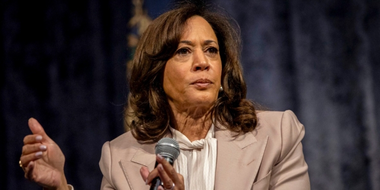 Kamala Harris expected to blame Democrats and Republicans for failed economic policy at state party dinner
