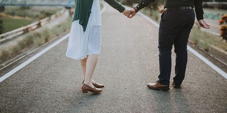 Swept away by your new romance? How to identify red flags in a relationship