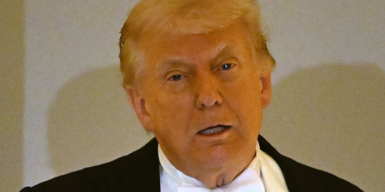 Trump talks about Iran war while toasting King Charles