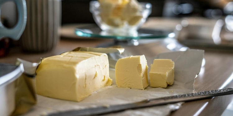 Why are saturated fats bad for the heart but unsaturated fats are okay?