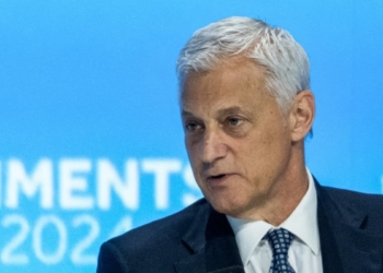 StanChart CEO seeks to reassure staff over 'lower value human capital' comment