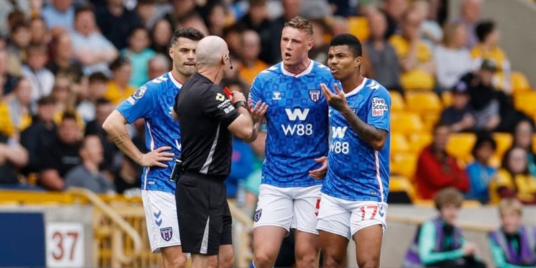 Sunderland's Ballard sent off for pulling Arokodare's hair in 1-1 draw at Wolves