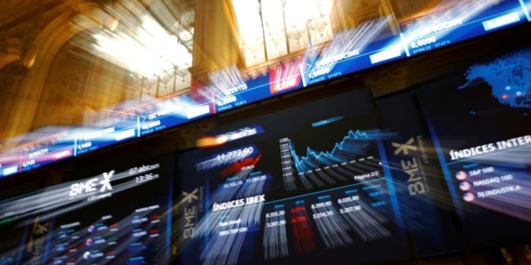 Global equity funds draw inflows for the seventh week on earnings optimism