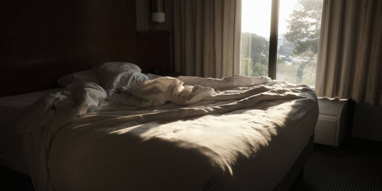 A gentle guide for bed rotters: The art of bed lounging