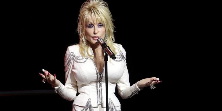Dolly Parton Updates Fans on 'Serious Business' About Her Health
