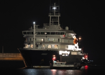 Hantavirus-stricken cruise ship arrives in Tenerife