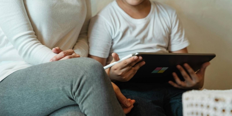 Mothering in the digital age