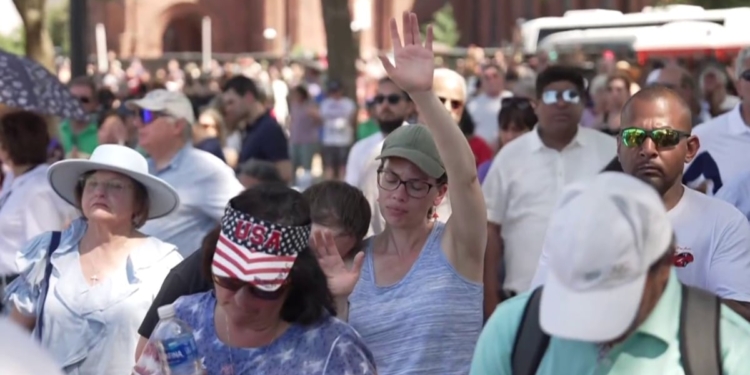 Thousands attend prayer rally in Washington
