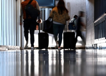 U.S. extends Ebola travel ban to Green Card holders