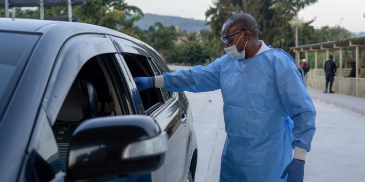 U.S. to screen for Ebola at airports, one American in Democratic Republic of Congo infected