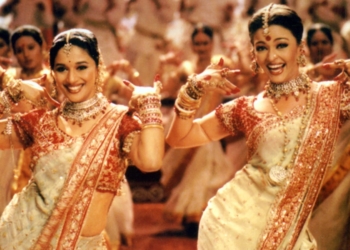 Madhuri Dixit performing in Dola Re Dola sequence with Aishwarya Rai