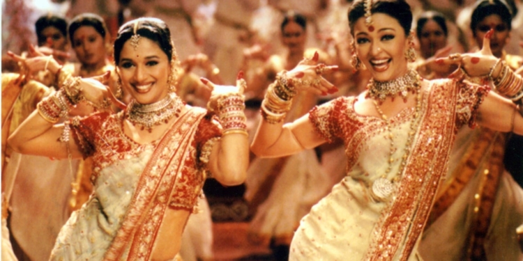 Madhuri Dixit performing in Dola Re Dola sequence with Aishwarya Rai
