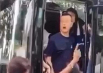 Hong Kong principal who swore at Singapore security guards resigns, apologises