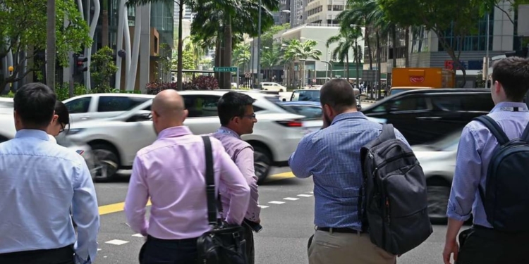 Wage growth slowed for Singapore workers in 2025, expected to stay moderate in 2026: MOM